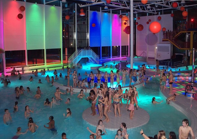 Ieder maand is er AquaDisco in het Leeghwaterbad in Purmerend