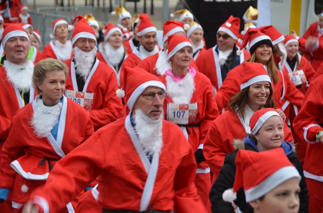 Santa Run 2014 in Purmerend georganiseerd door de Rotary Club