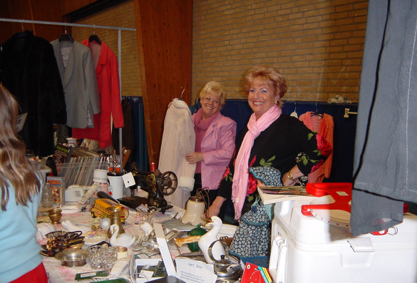 Grote rommelmarkt in de Beukenkamp